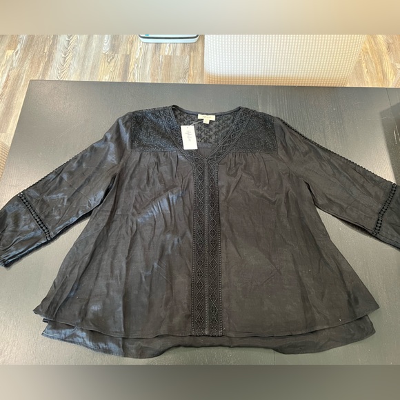 Women's Blouse with Lace Designs- NWT - Picture 2 of 8